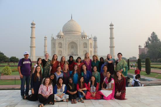 Taj Mahal Tour cab services in Agra